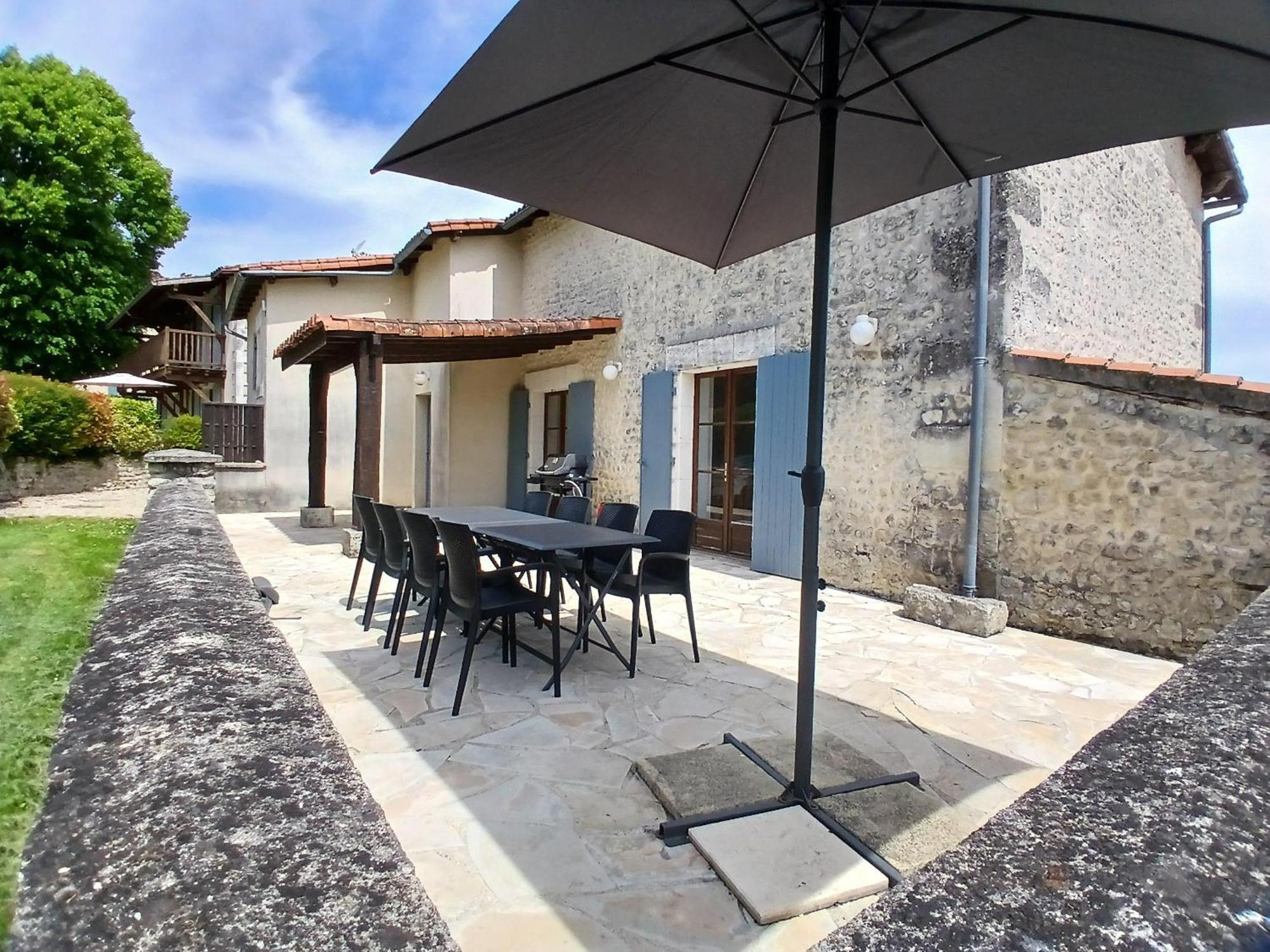 Langlade Estate Villa Montboyer Exterior photo
